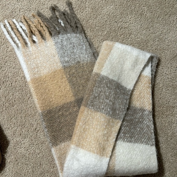 Abercrombie & Fitch Accessories - Abercrombie and Fitch Scarf